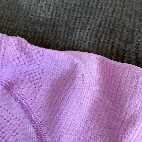 Pink lululemon tee - Picture 3 of 4